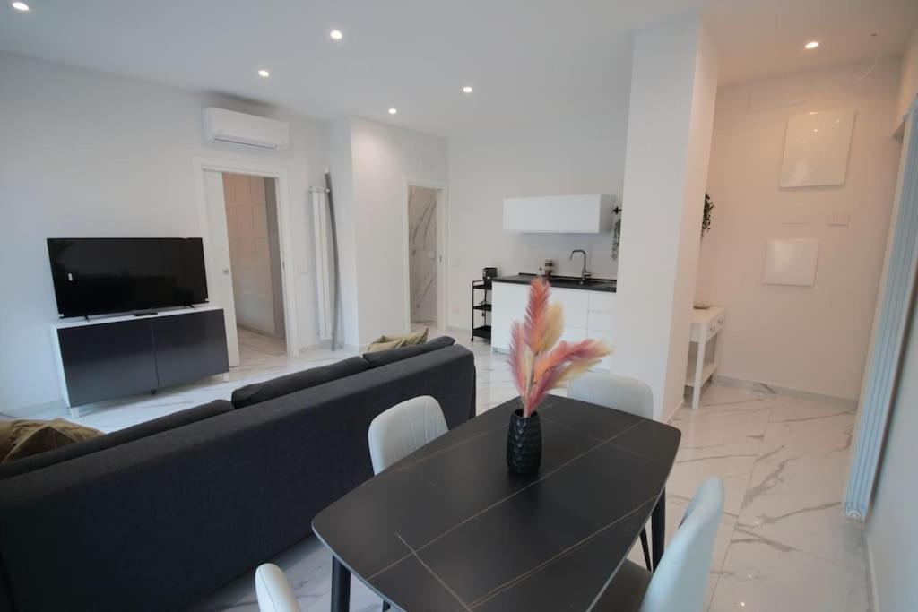 Chiaia Arcoleo House - Sofia Apartment Наполи Екстериор снимка