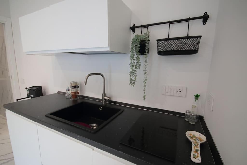 Chiaia Arcoleo House - Sofia Apartment Наполи Екстериор снимка