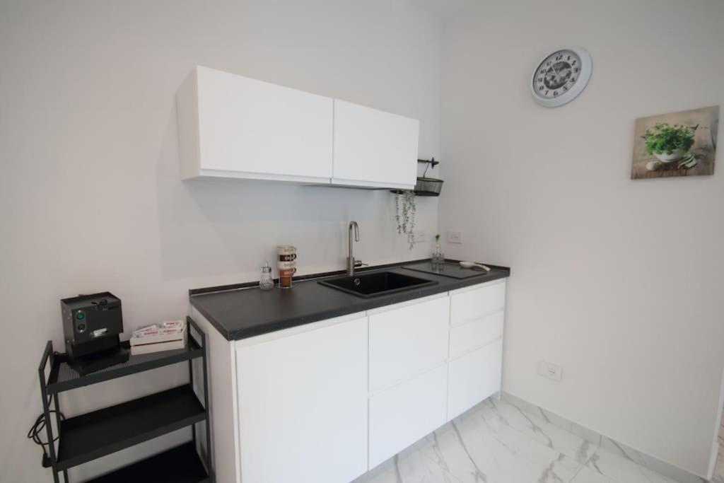 Chiaia Arcoleo House - Sofia Apartment Наполи Екстериор снимка