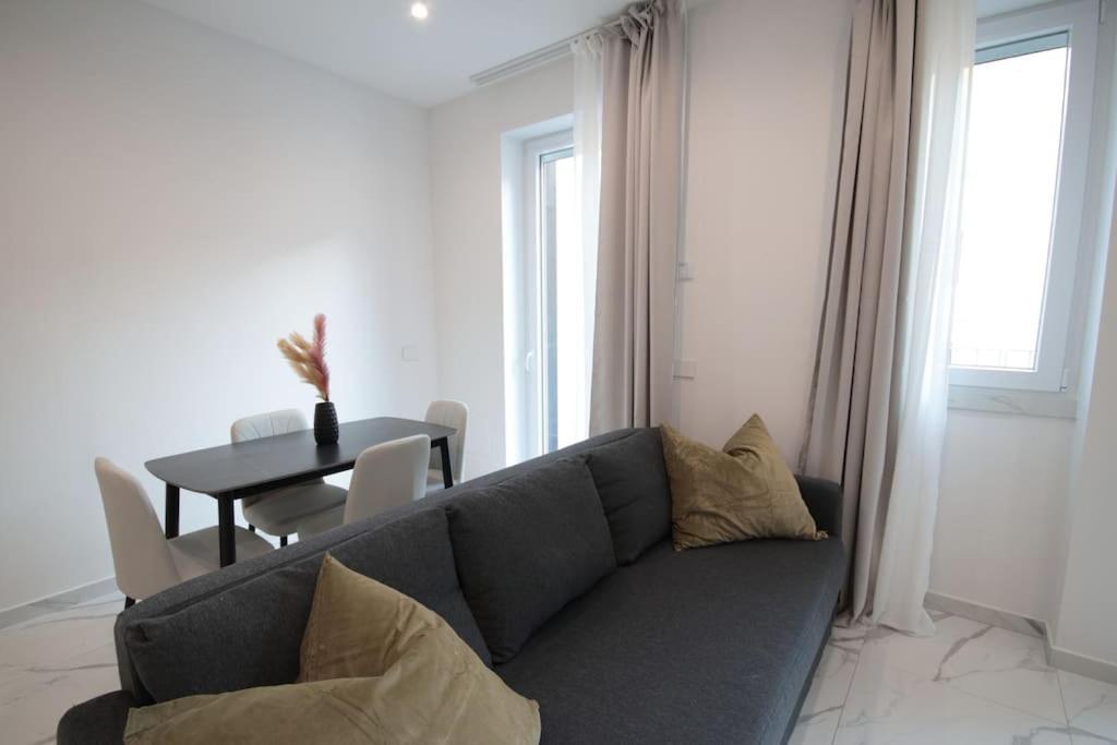 Chiaia Arcoleo House - Sofia Apartment Наполи Екстериор снимка